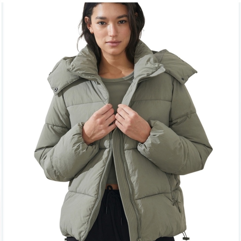 The Mother Puffer Jacket in Green, size M
